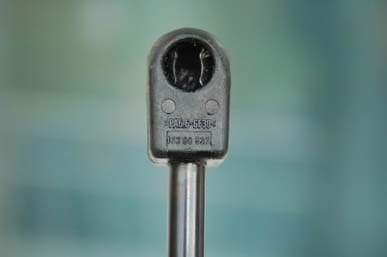 Strut end fitting with a 10 mm ball socket